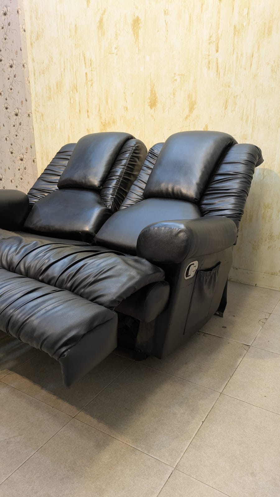 Super Comfortable 2-Seater Recliner Sofa