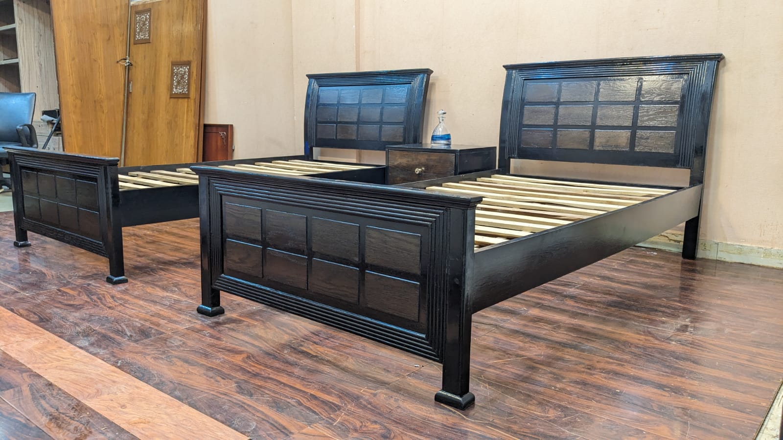 Pair of Single Bed with Shared Side Table
