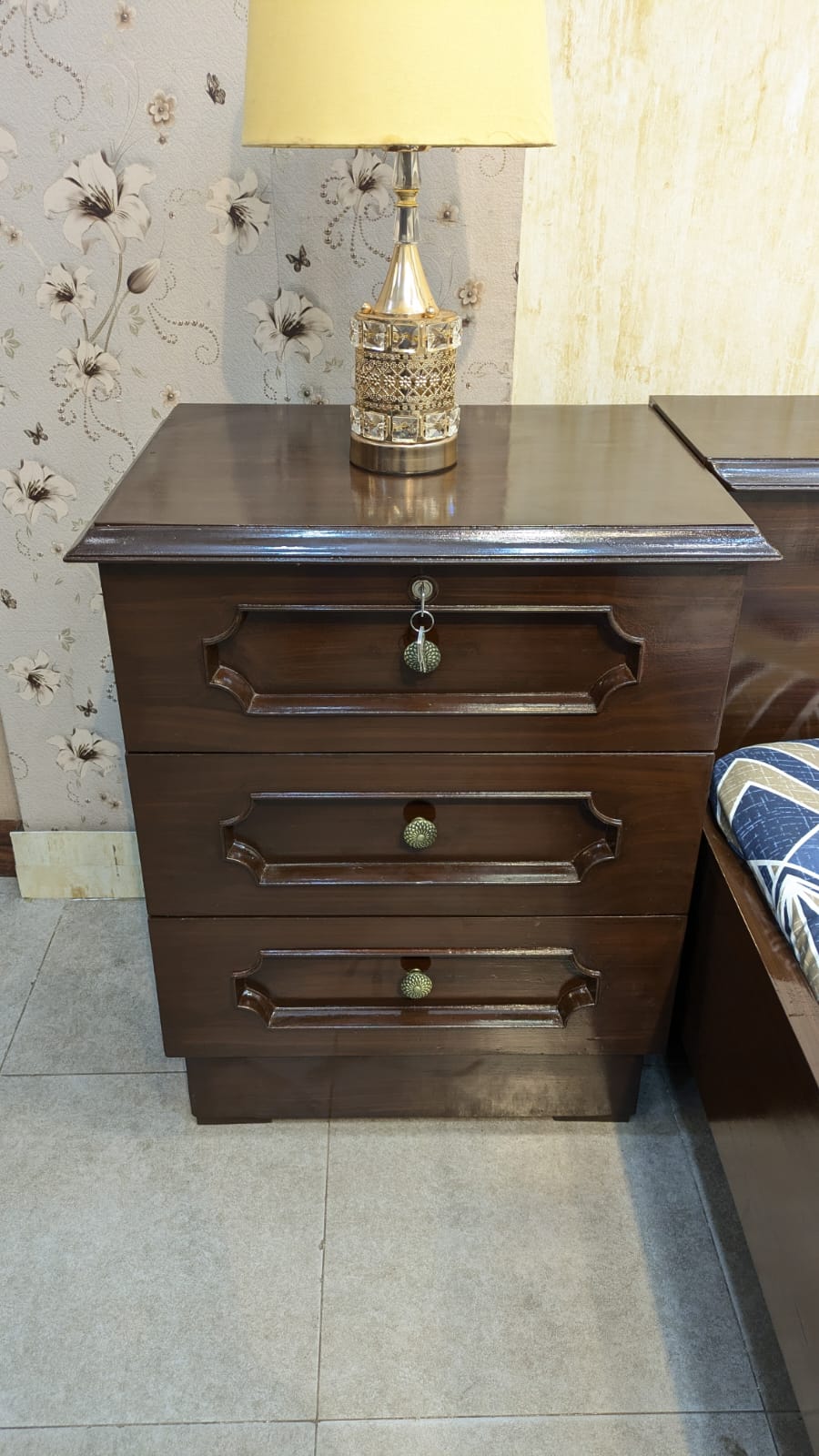 King Size Bed With 2 Side Tables
