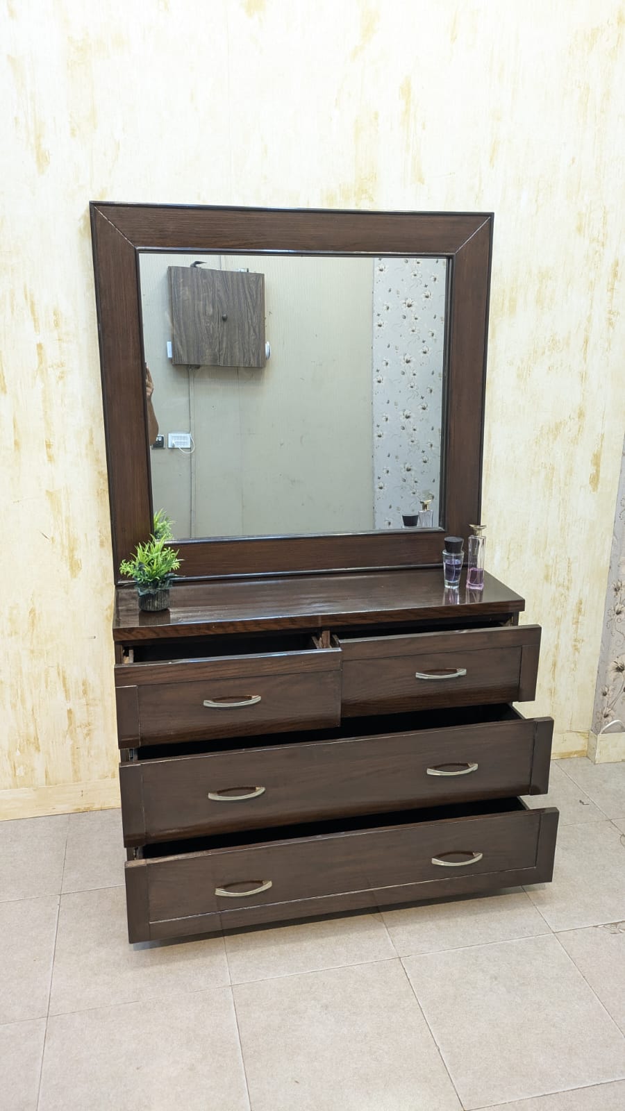 Elegant Dressing Table With Wall mounted Mirror
