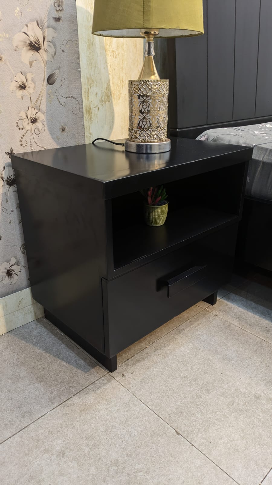 King Size Bed With 2 Side table