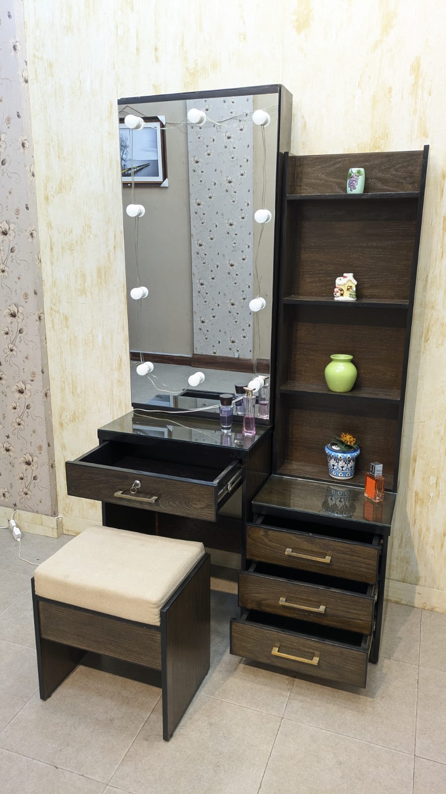 Modern Dressing Table with stool