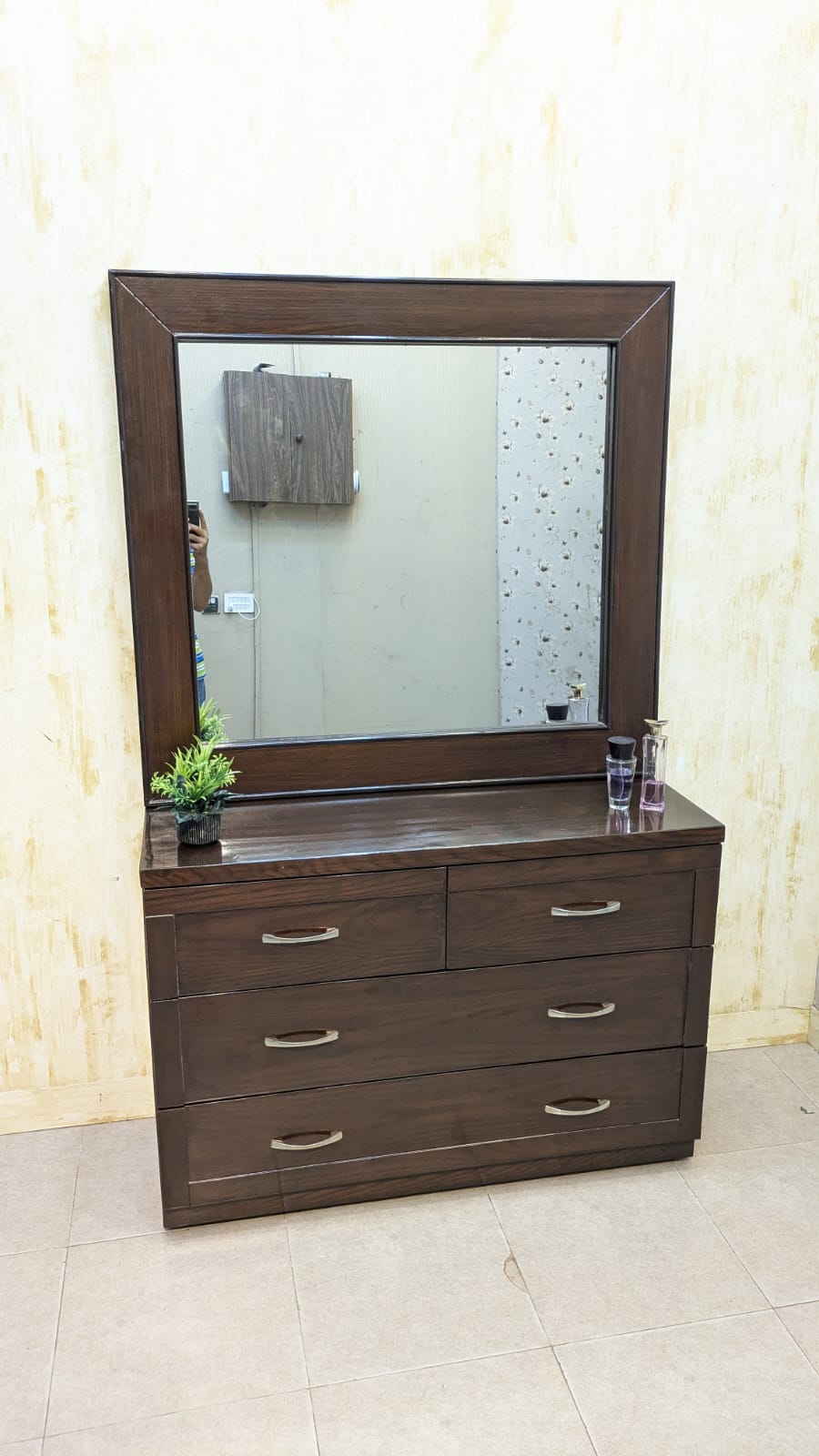 Elegant Dressing Table With Wall mounted Mirror