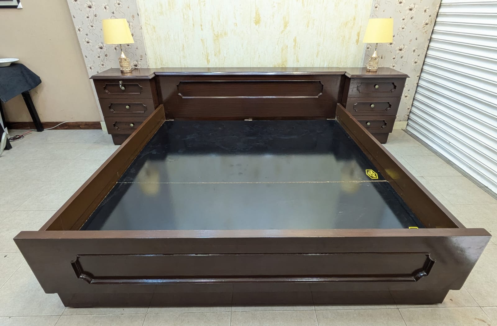 King Size Bed With 2 Side Tables