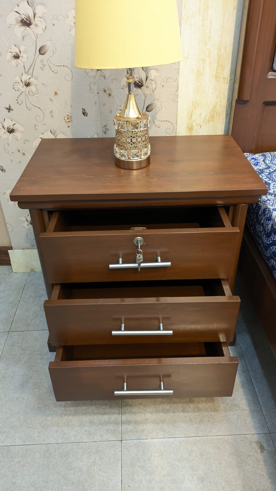King Size Bed With 2 Side Tables