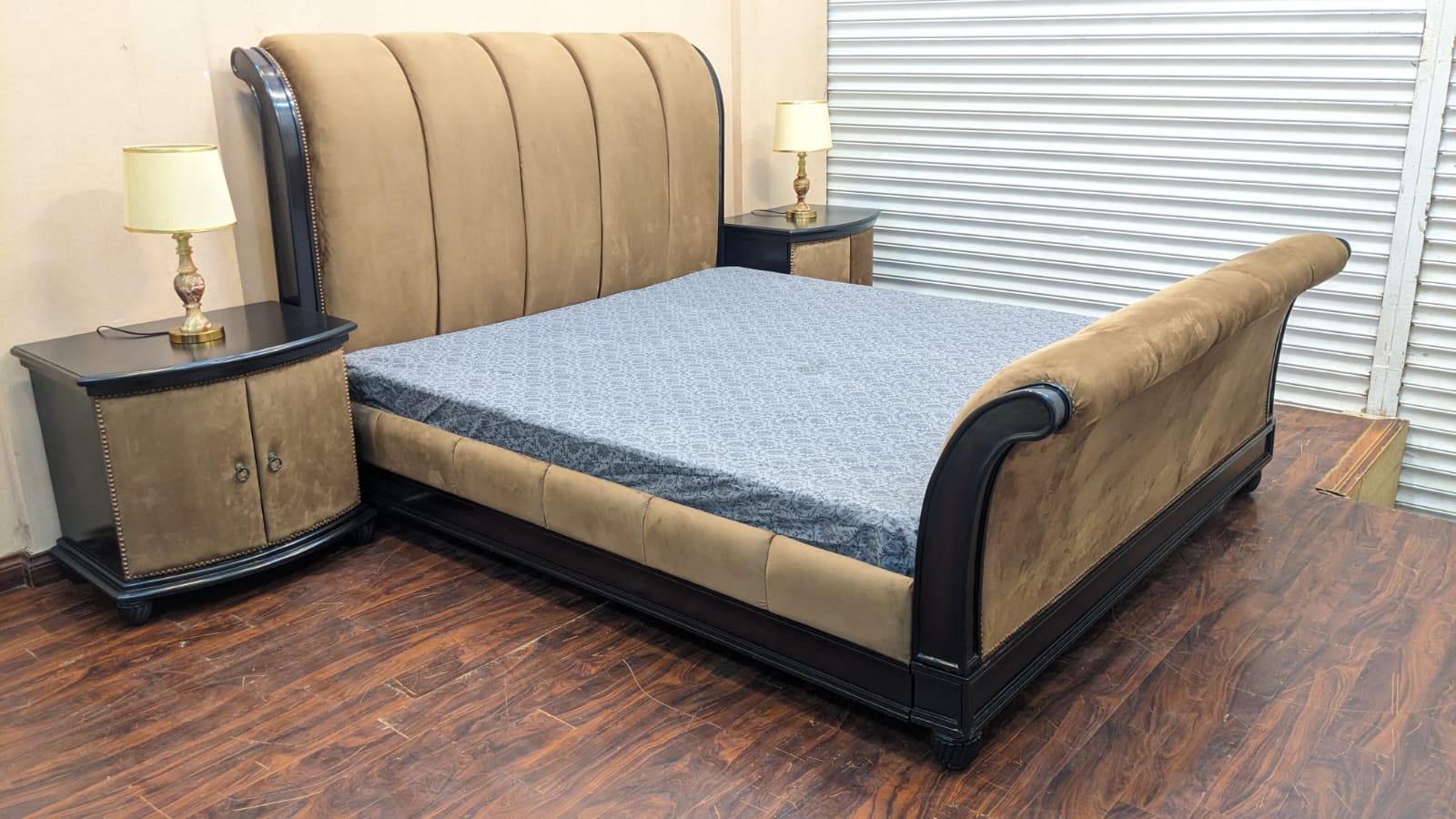 🔥Habitt🔥 King Size Bed with 2 Side Tables & Dressing Table