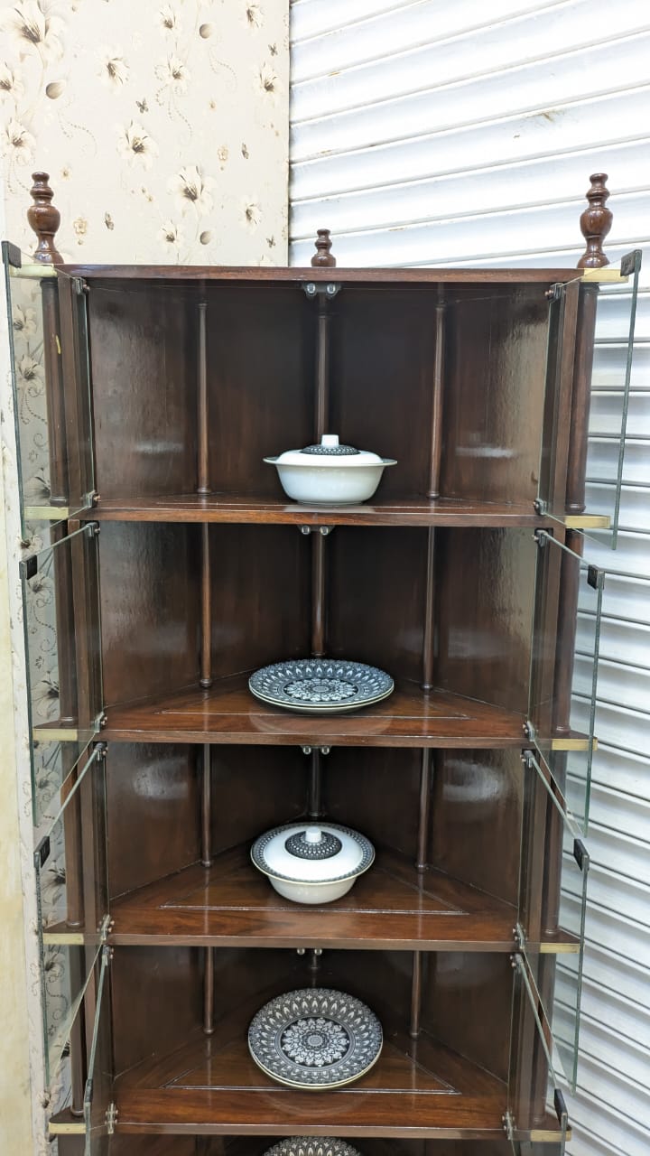Crockery divider