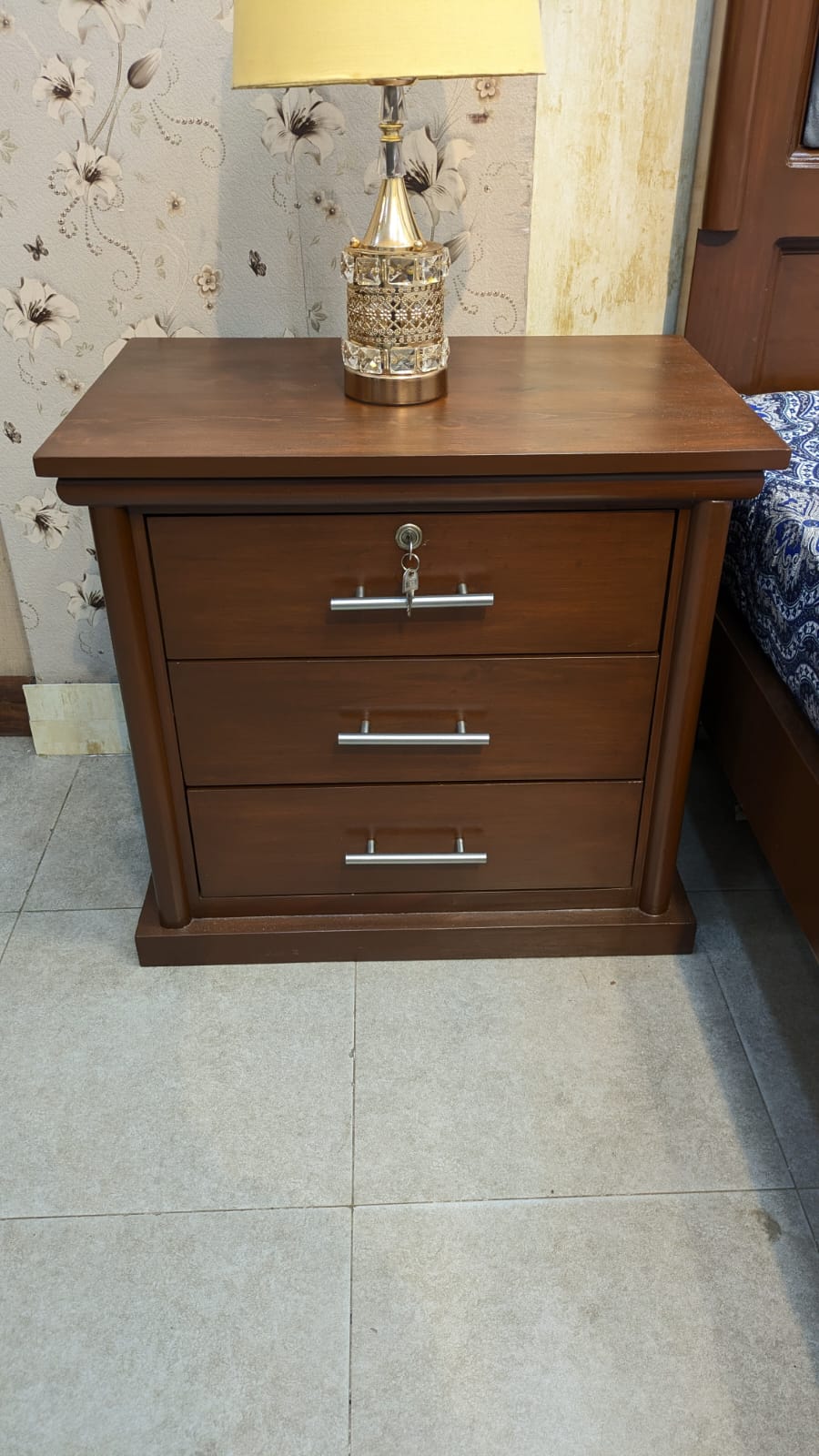 King Size Bed With 2 Side Tables