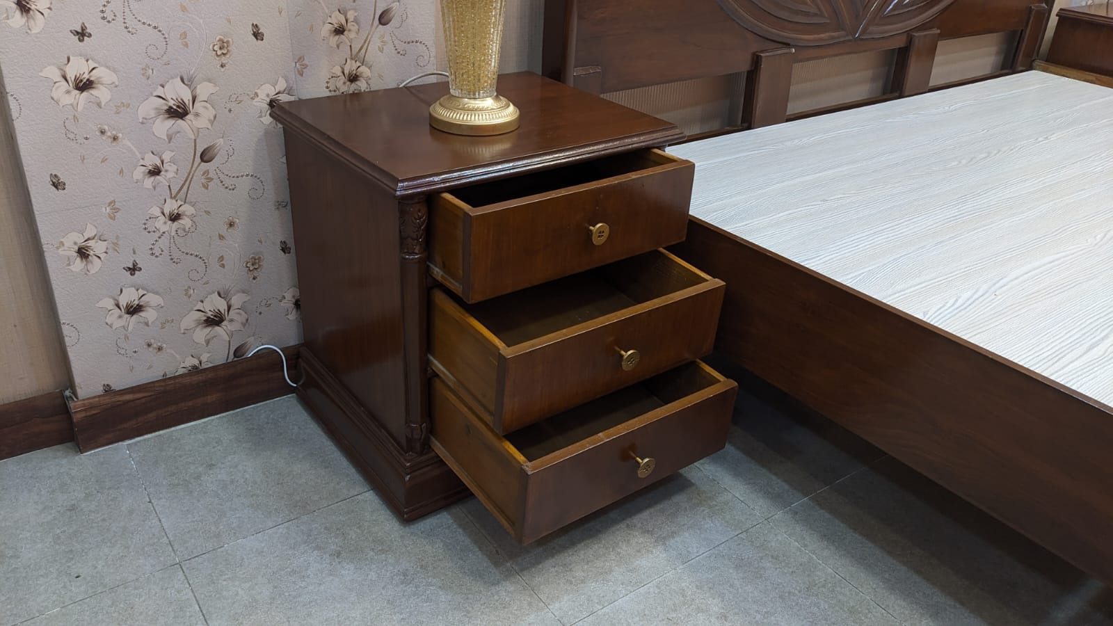 Double Bed with 2 Side Tables