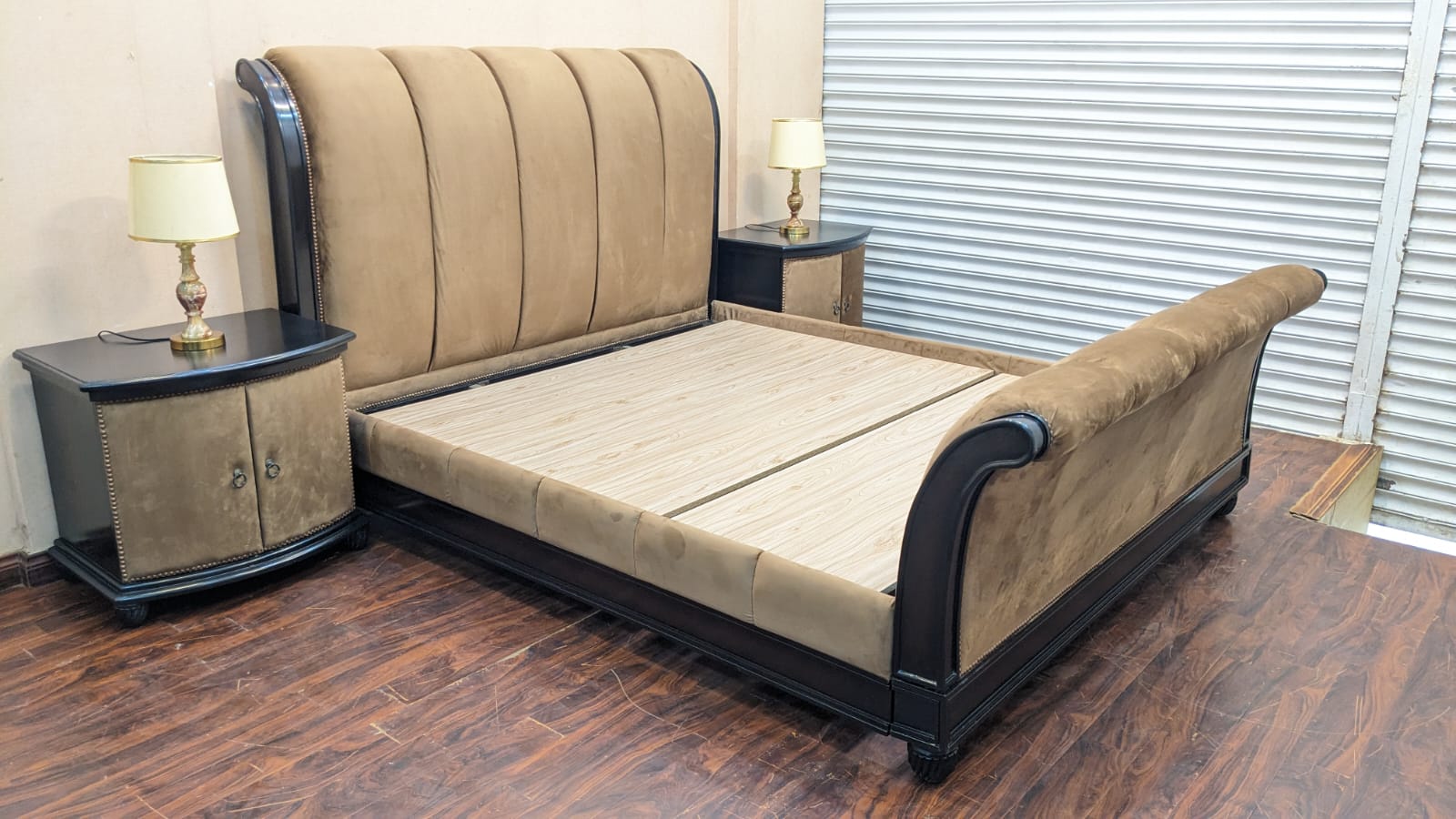 🔥Habitt🔥 King Size Bed with 2 Side Tables & Dressing Table