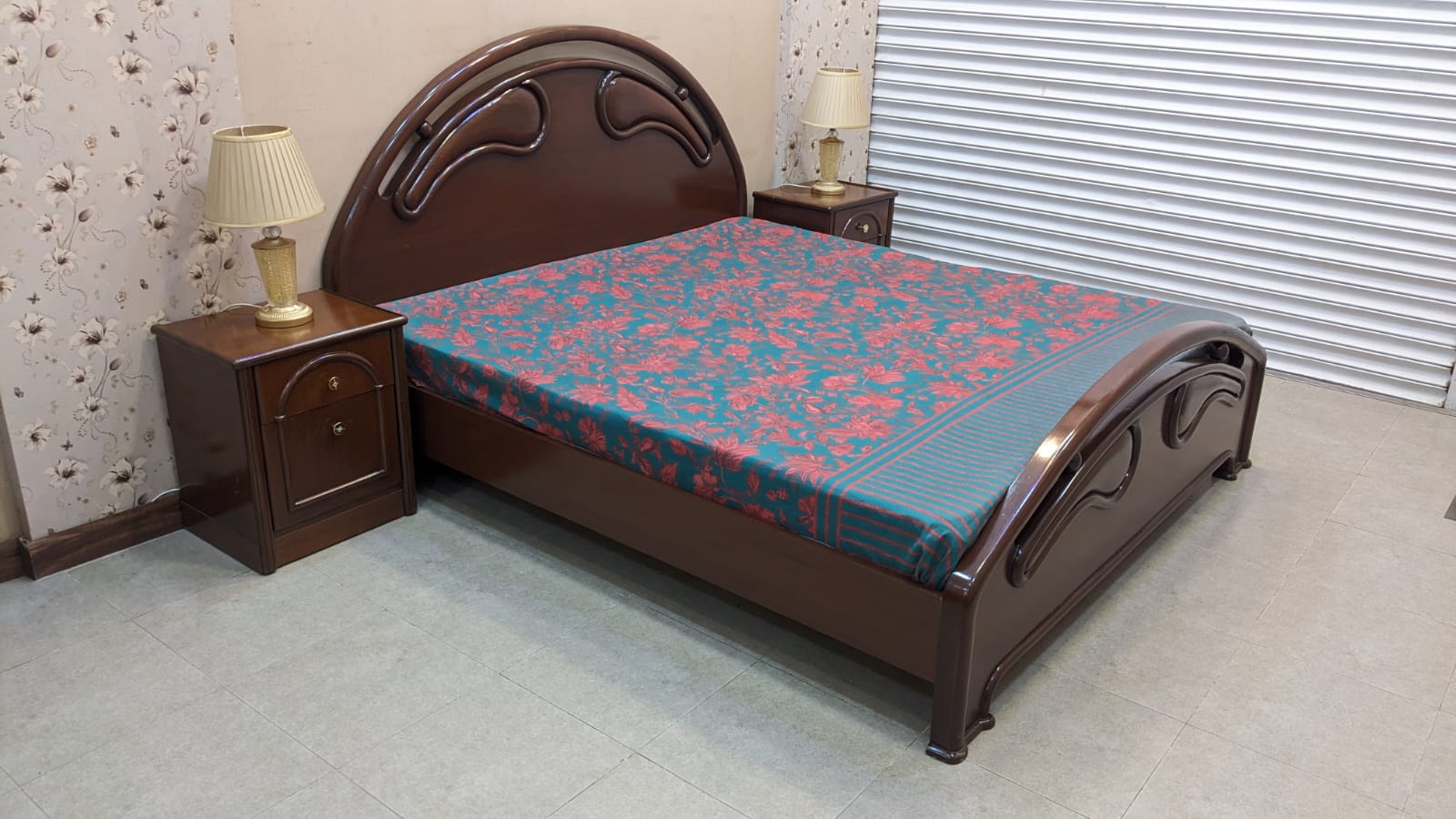 King Size Bed With 2 Side Tables