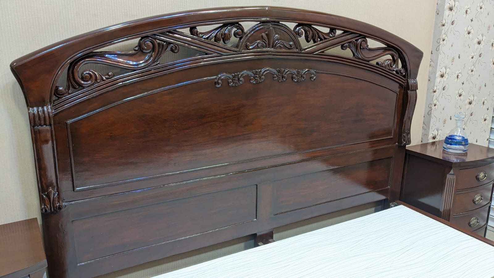 Solid Sheesham Wood King Size Bed with 2 Side Tables