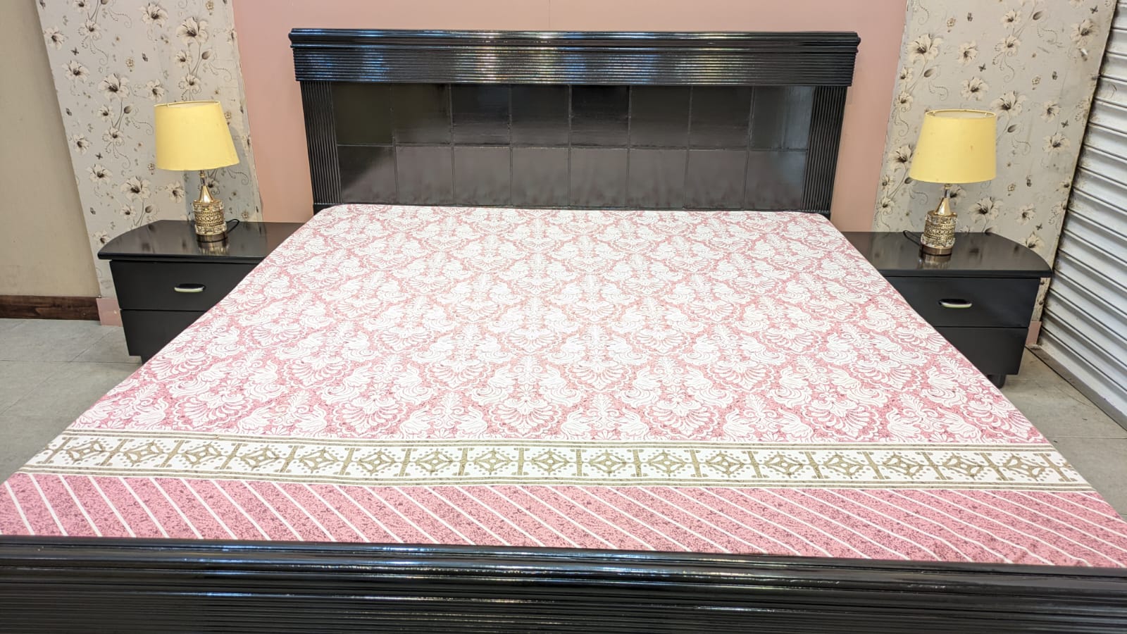 King Size Bed With 2 Side Tables