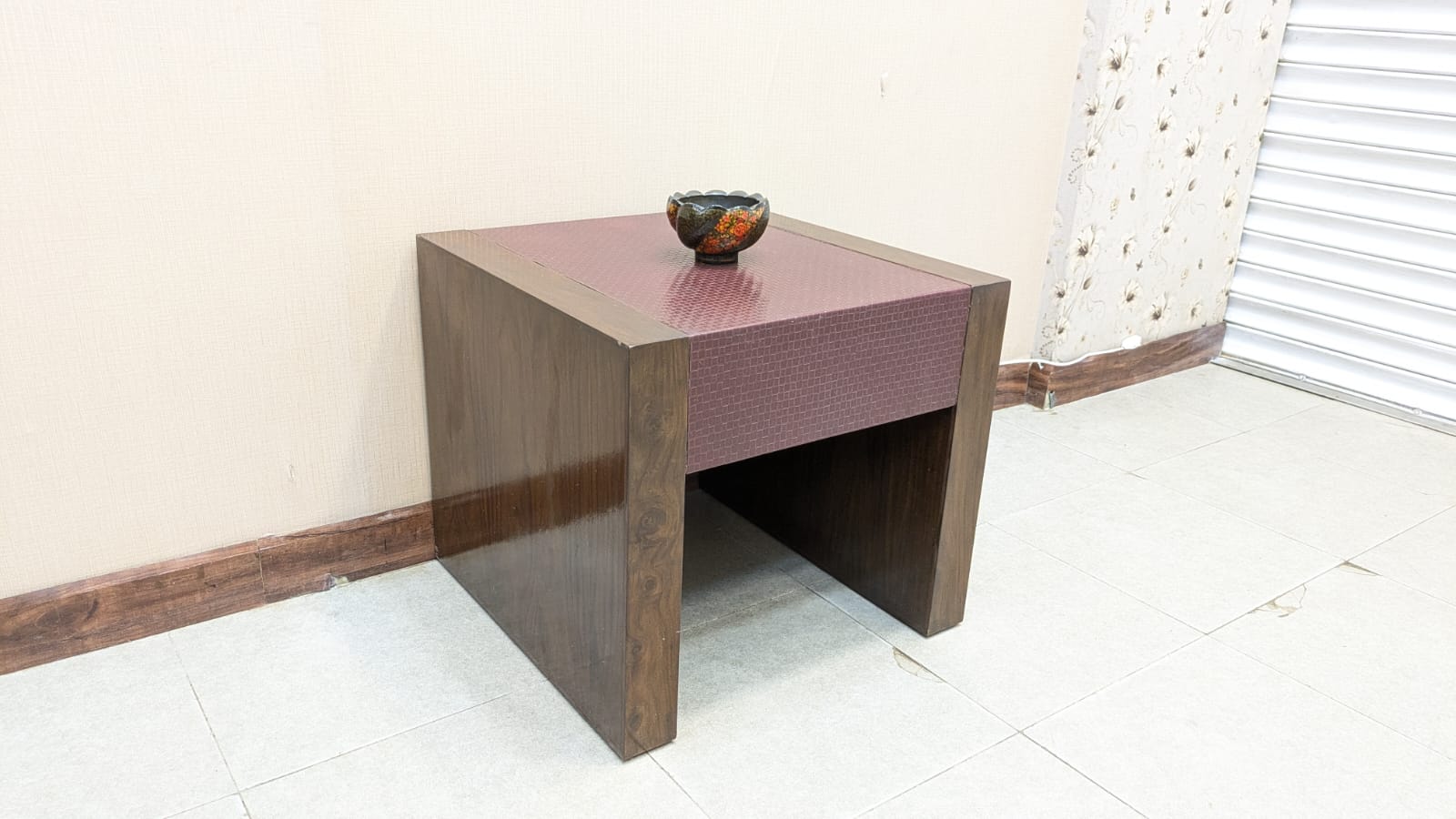 Corner Table