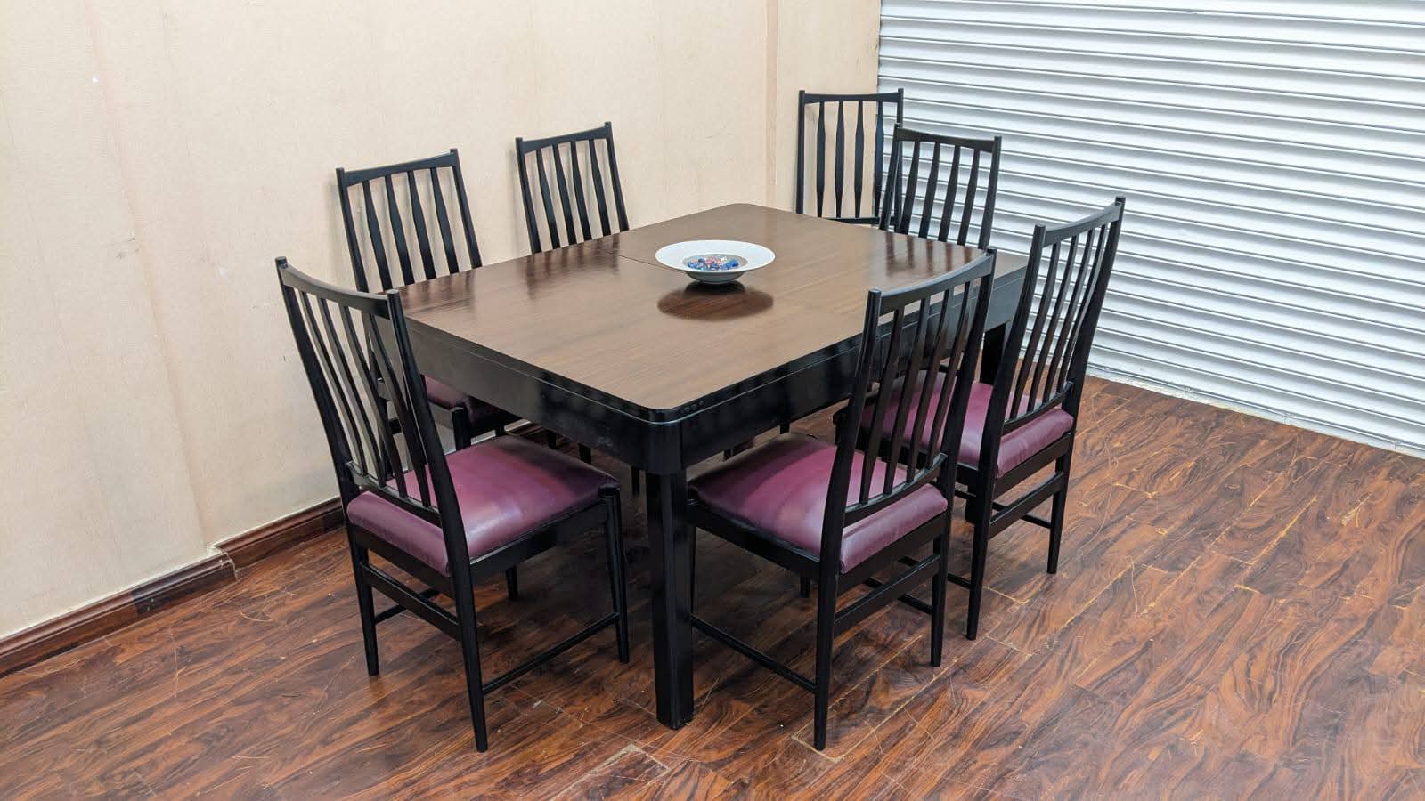 Extendable 6 Seater Dining Table with Extra Chair