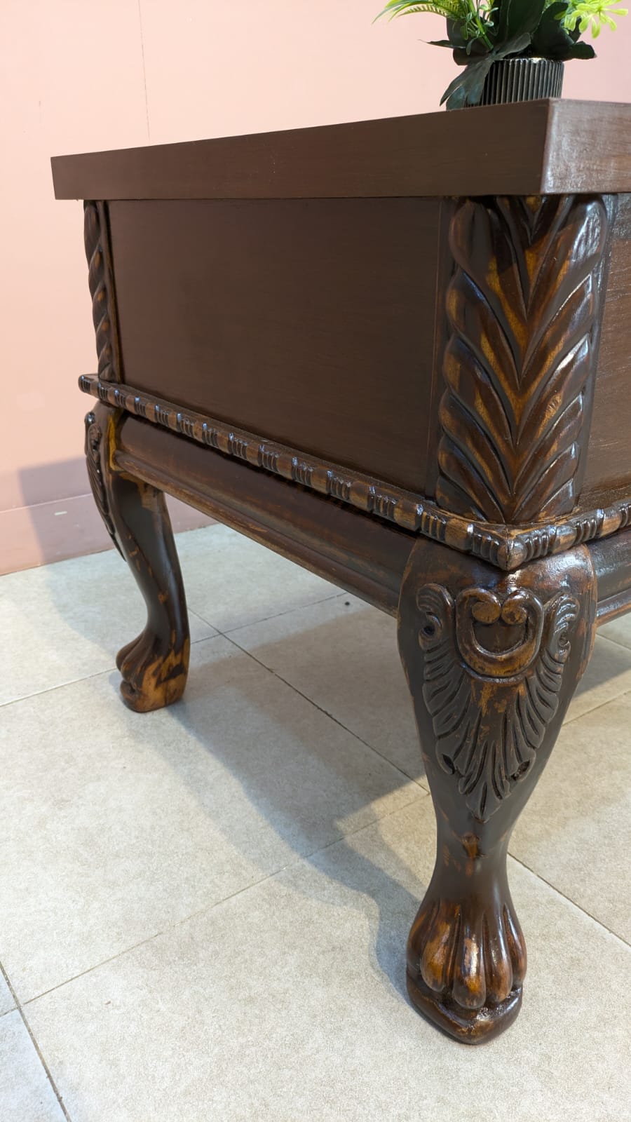 Corner table