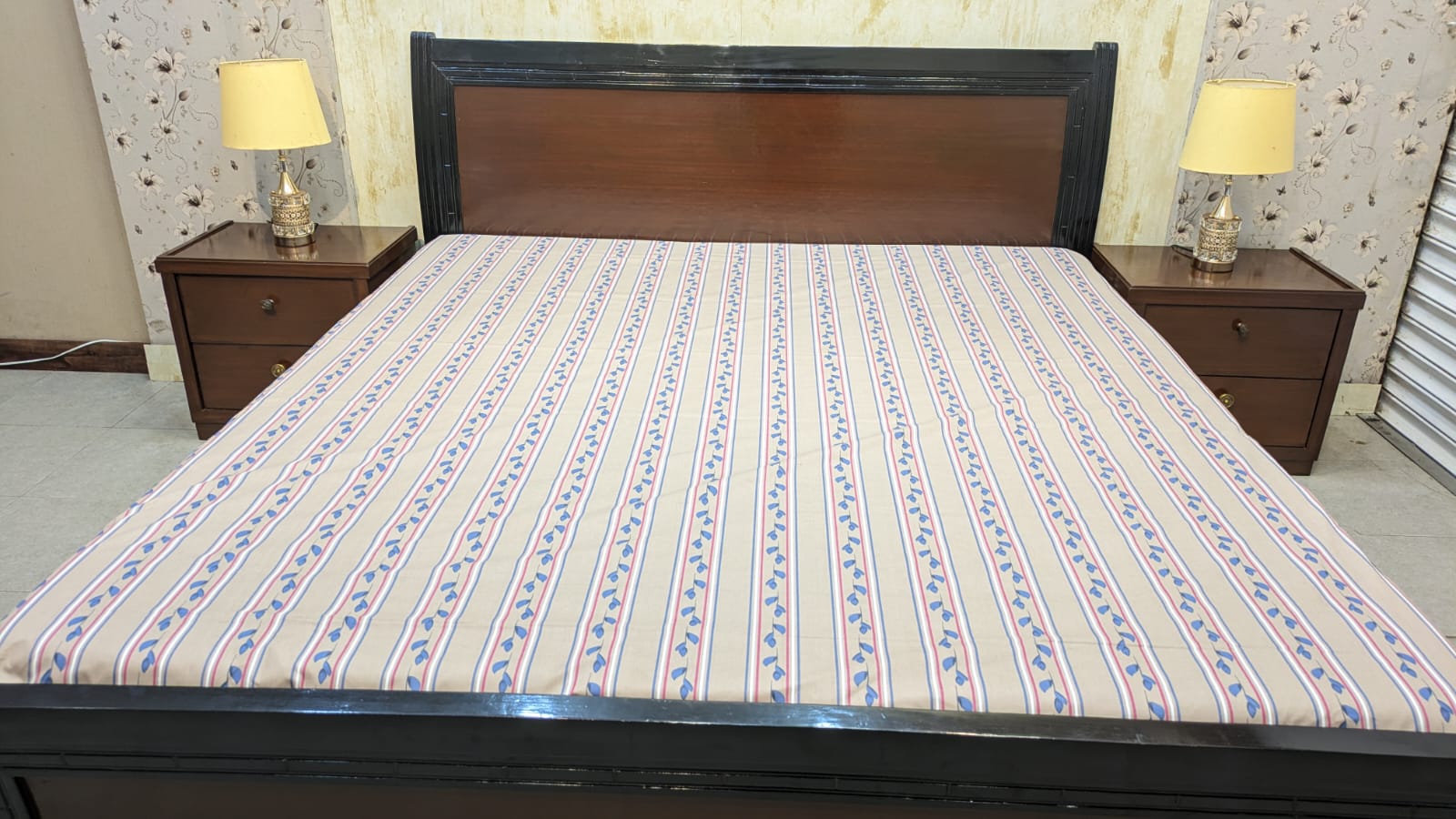 King Size Bed With 2 Side tables