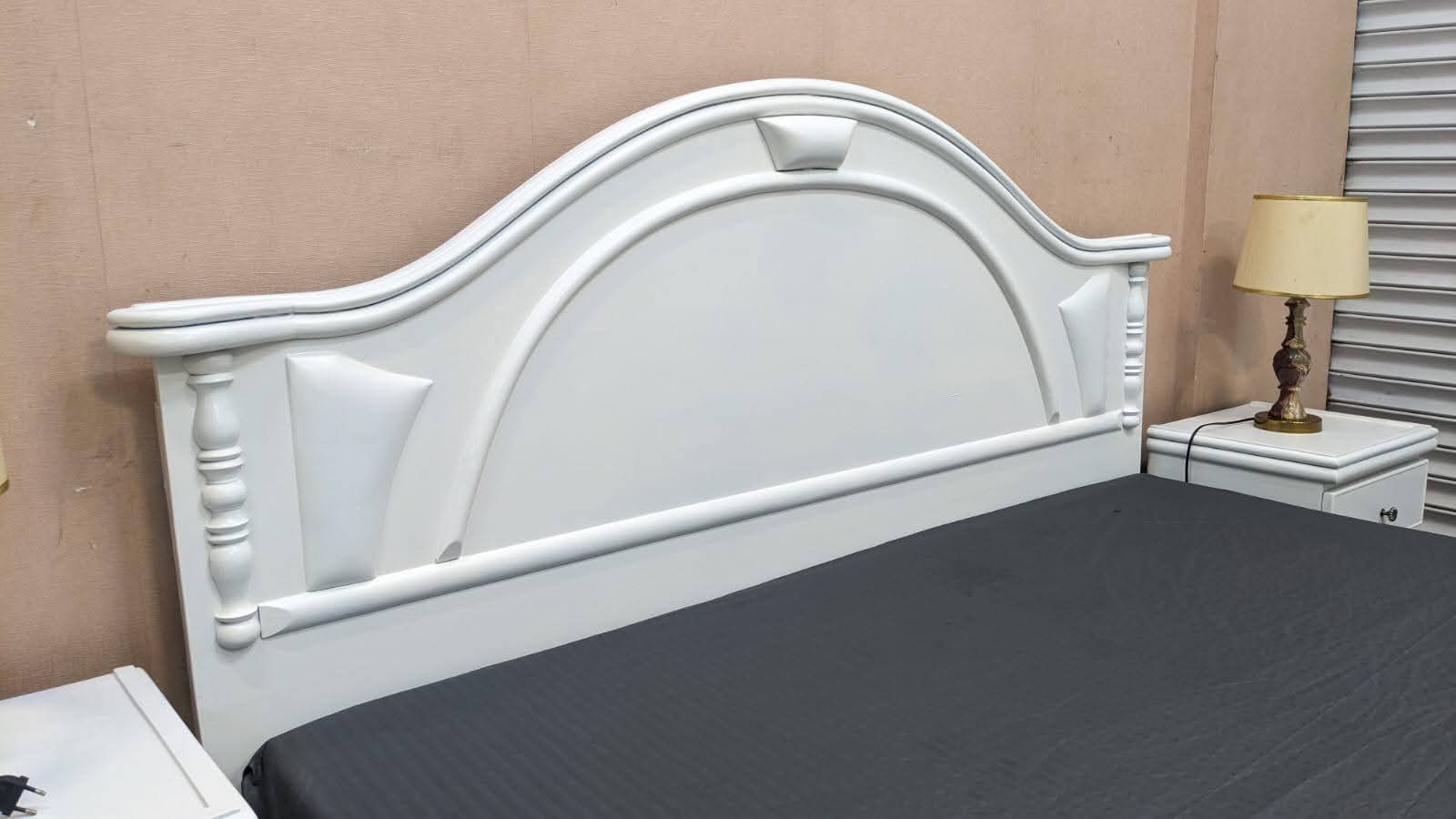 King Size Bed With 2 Side Tables