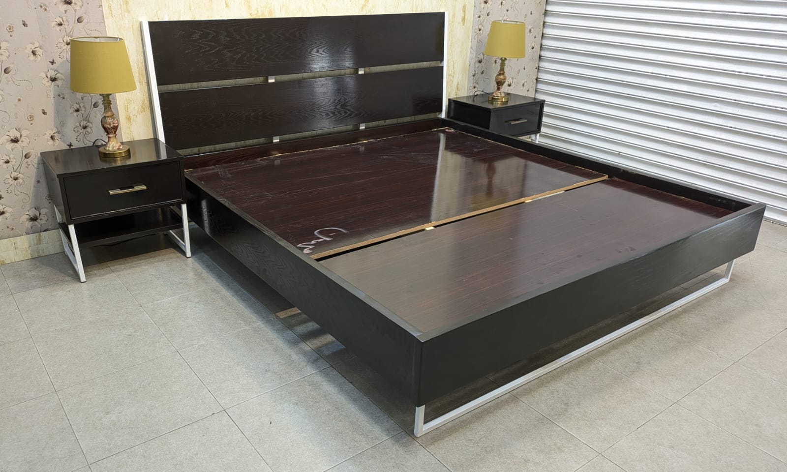 King Size Bed With 2 Side Tables