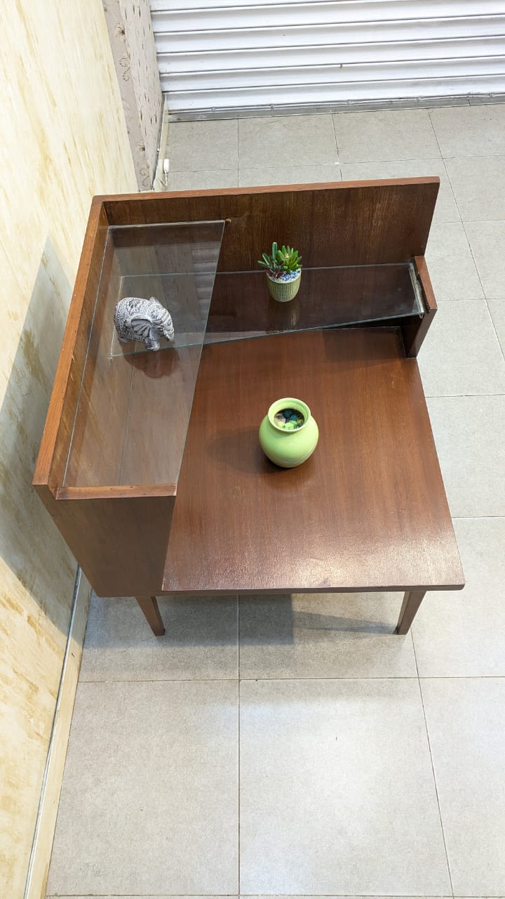 Corner Table