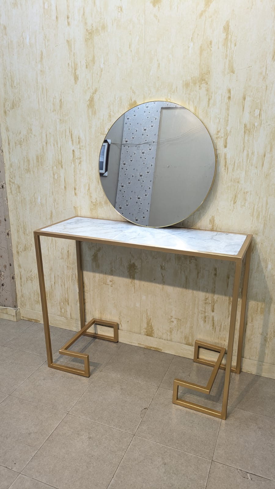 Console with Wall mounted mirror