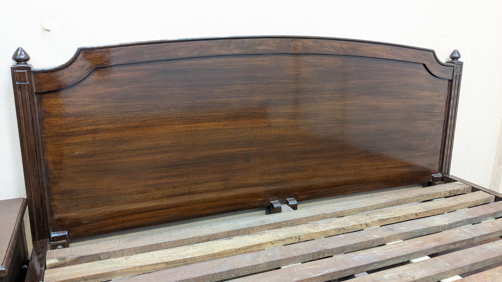 Queen Size Bed With 1 Side Table
