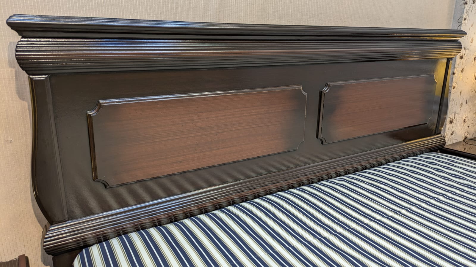 King Size Bed With 2 Side Tables and Dressing Table
