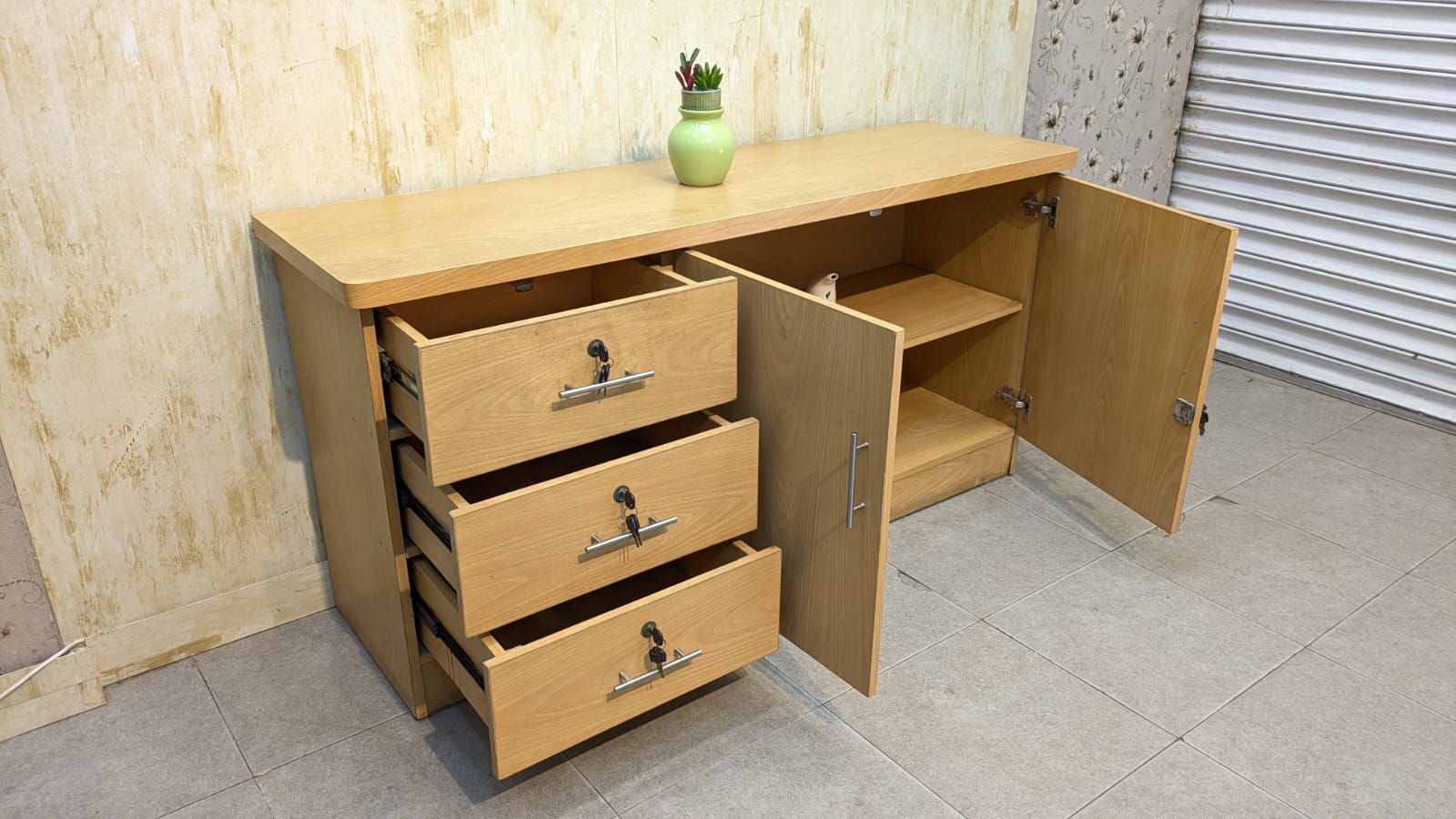 Side Board