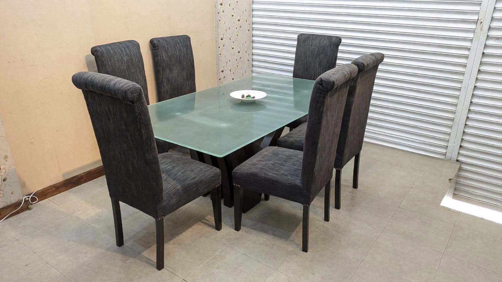 6 Seater dinning table