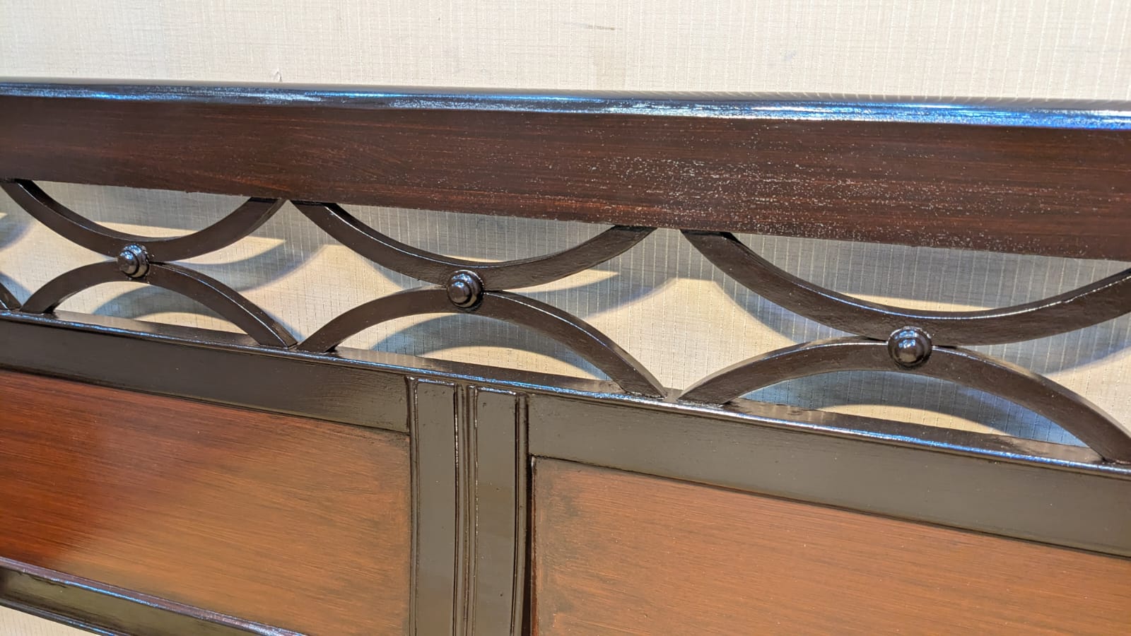 Queen Size Bed With 2 Side Tables