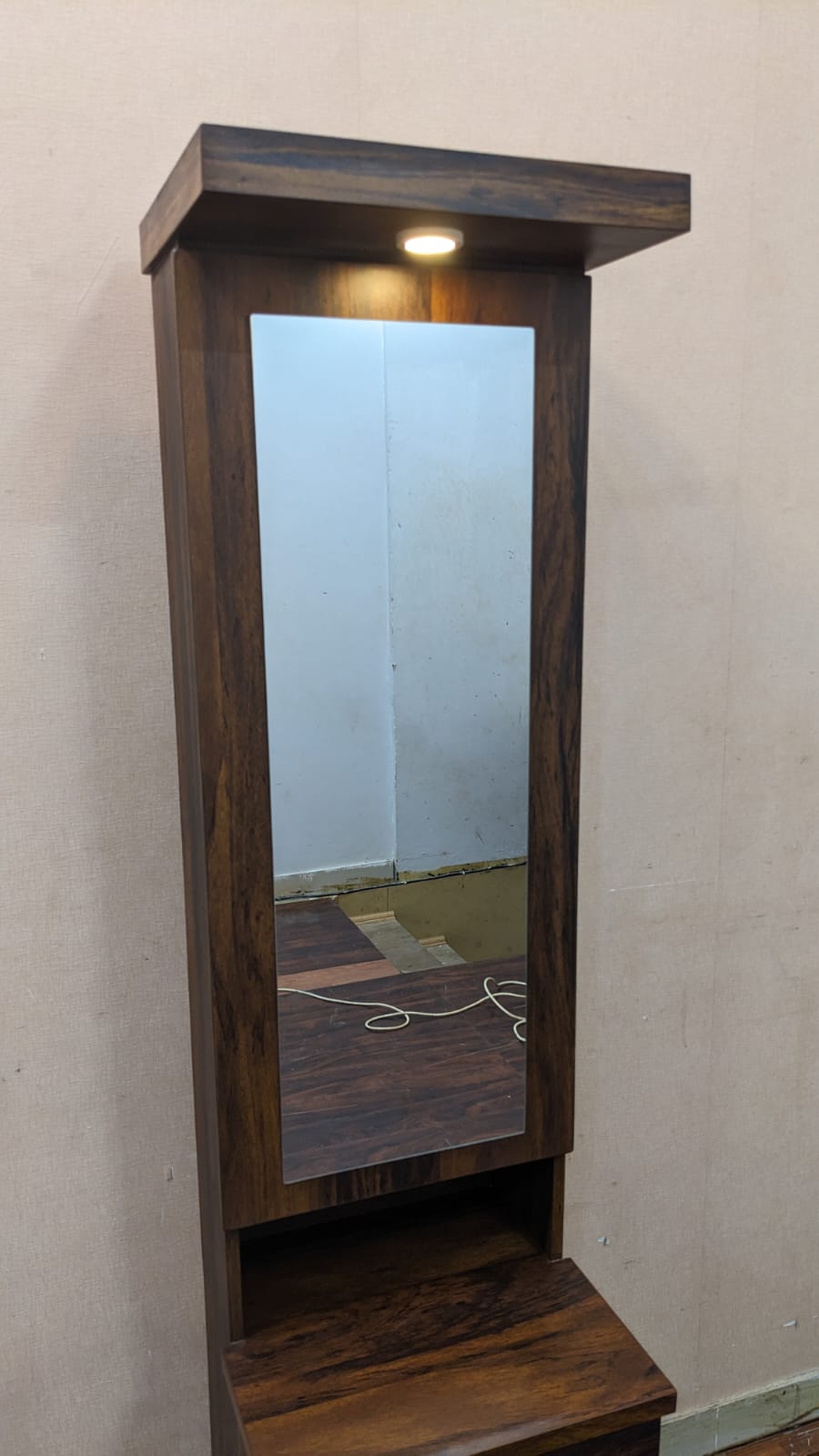 DivineCrafts New Dressing Table