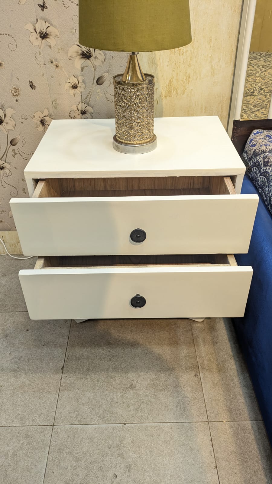 King Size Bed With 2 Side Tables