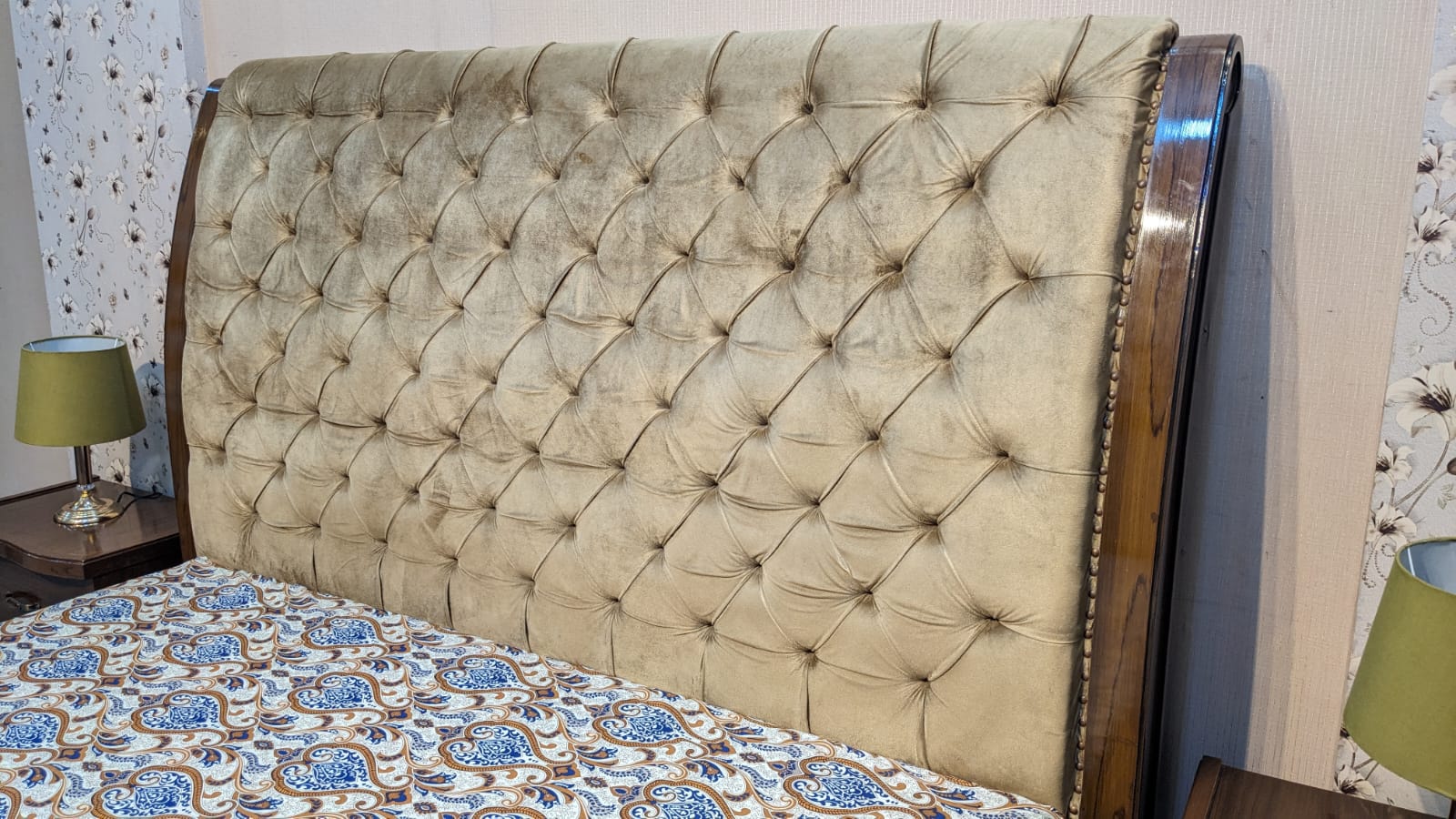 King Size Bed With 2 Side Tables