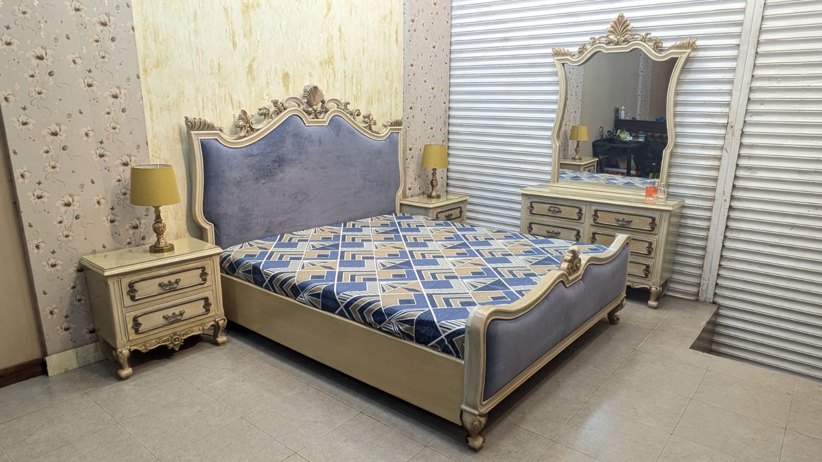 Elegant Design King Size Bed Set