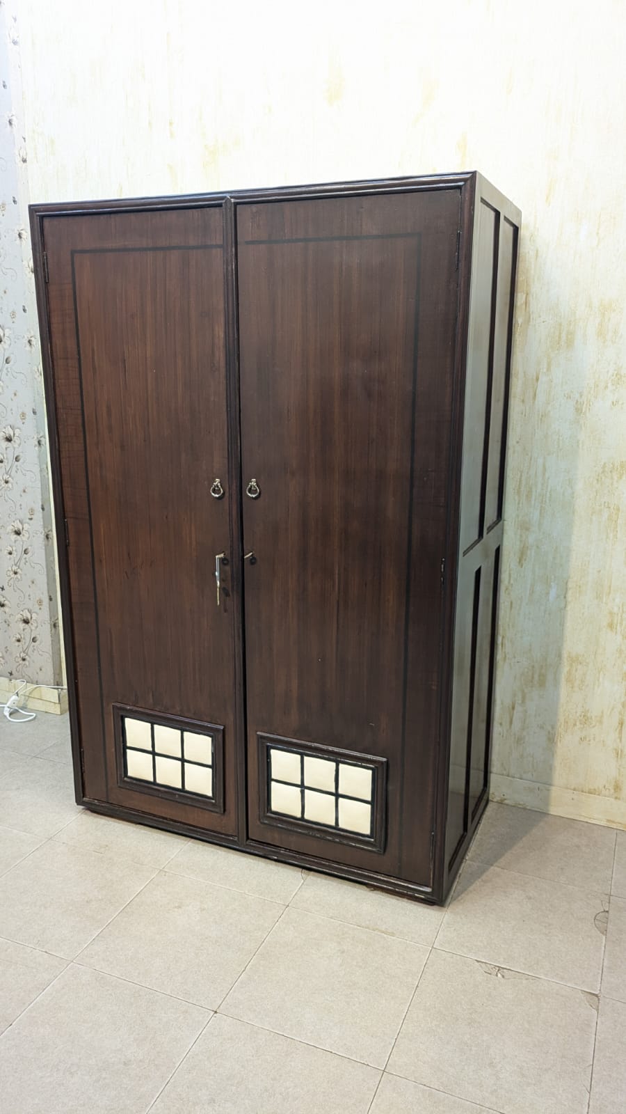 Sheesham Wood 2-Door Almirah