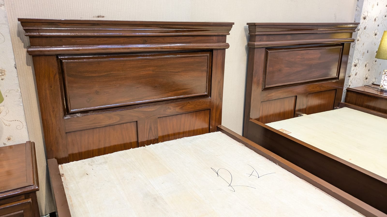 Pair Of Single Beds with 2 Side Tables