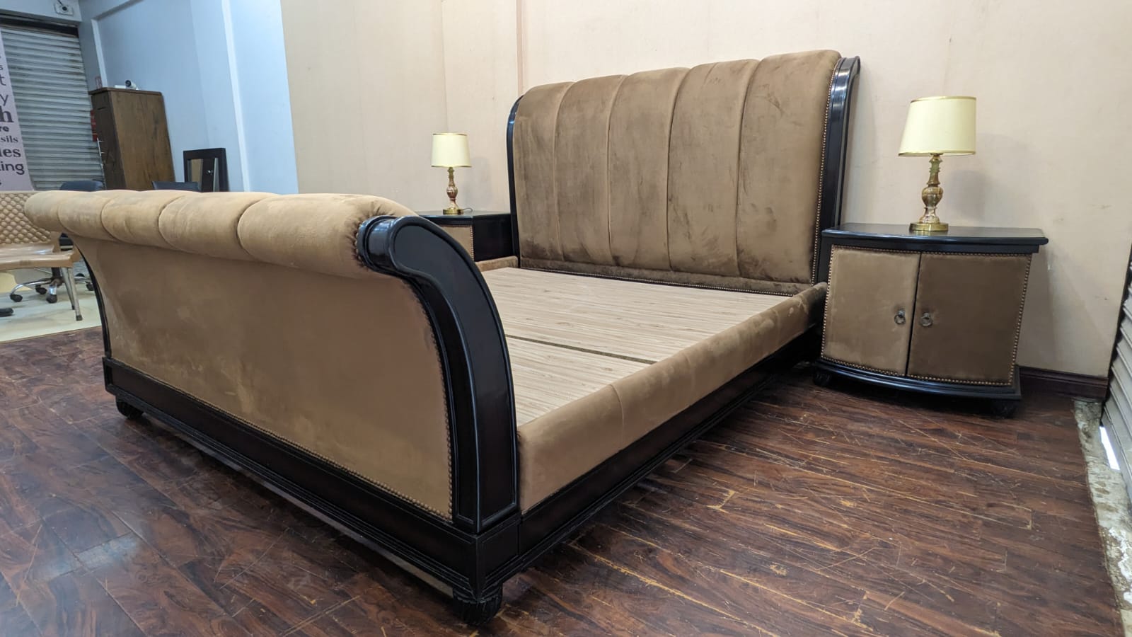 🔥Habitt🔥 King Size Bed with 2 Side Tables & Dressing Table