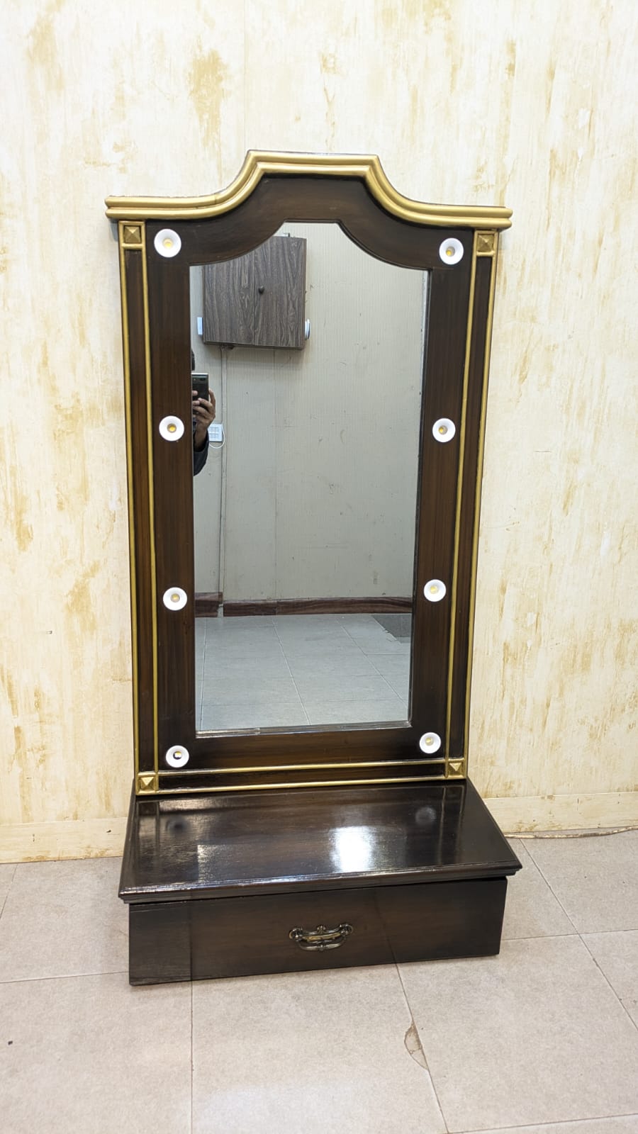 Wall Mounted Console With Led Mirror