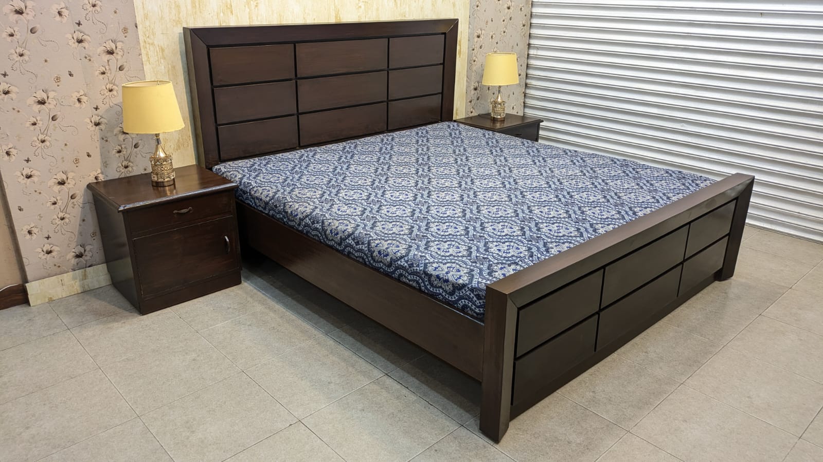 King Size Bed With 2 Side Tables