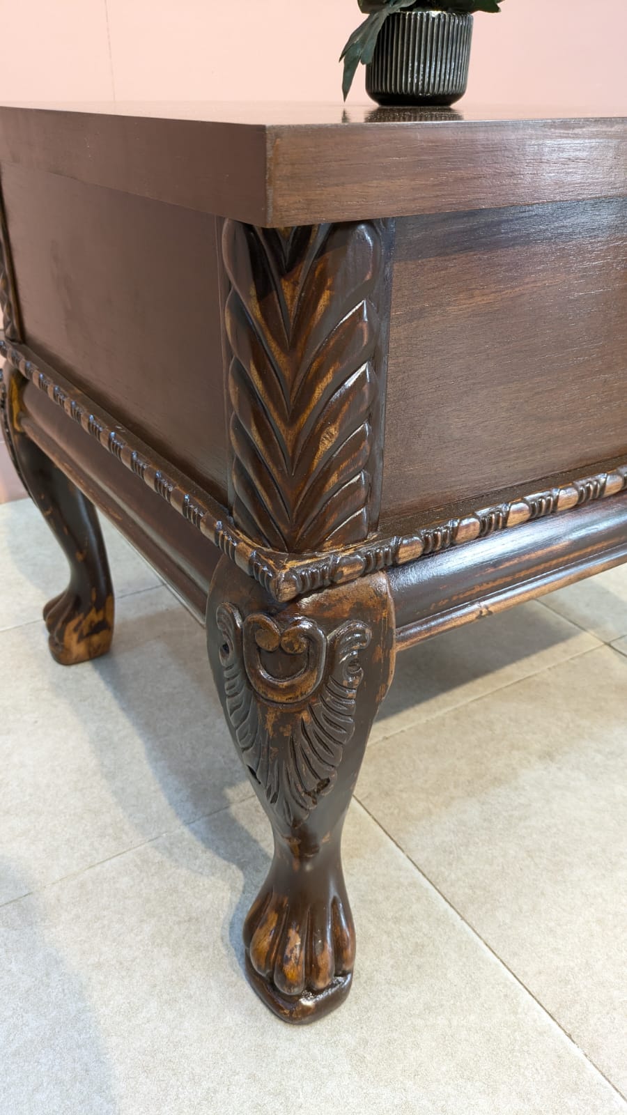 Corner table