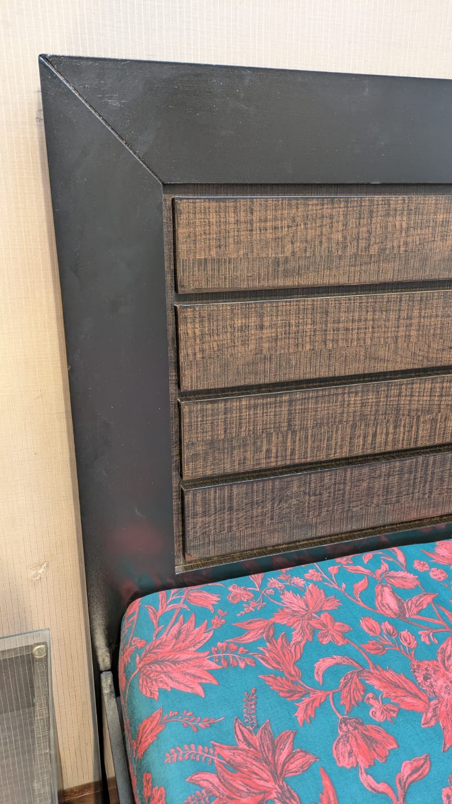 King Size Bed With 1 Side Table