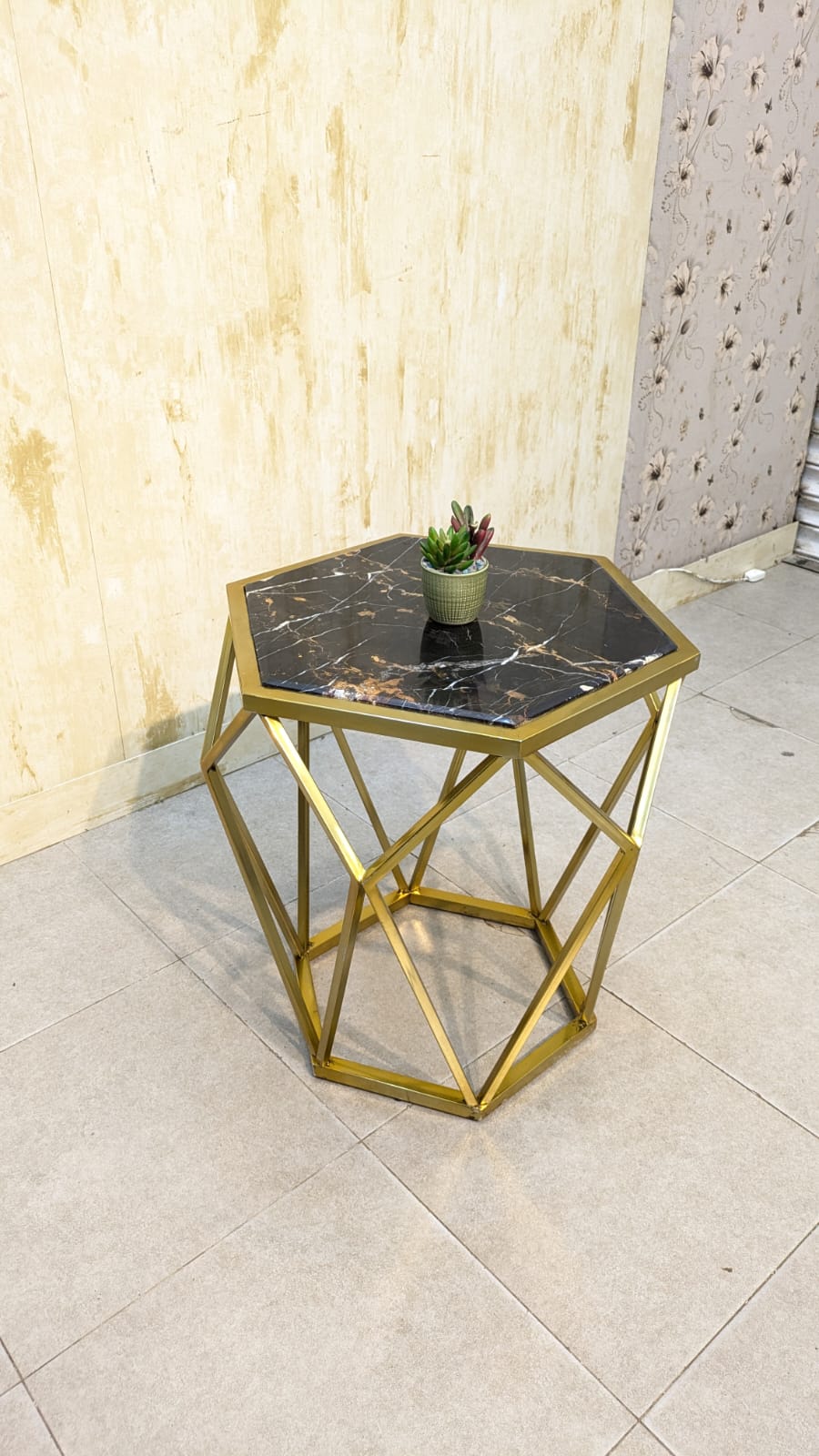 Corner table