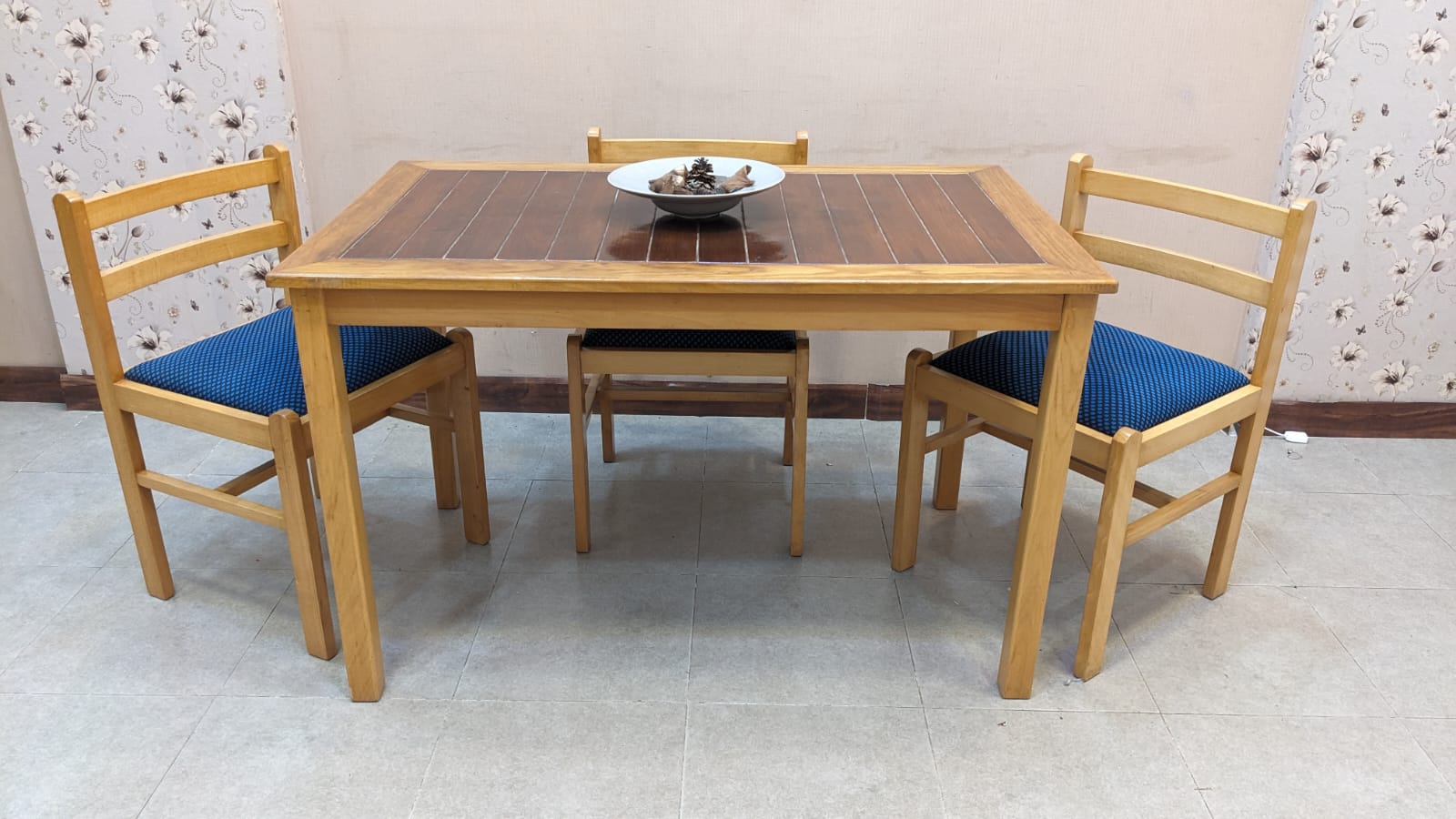 5 Seater Dining Table
