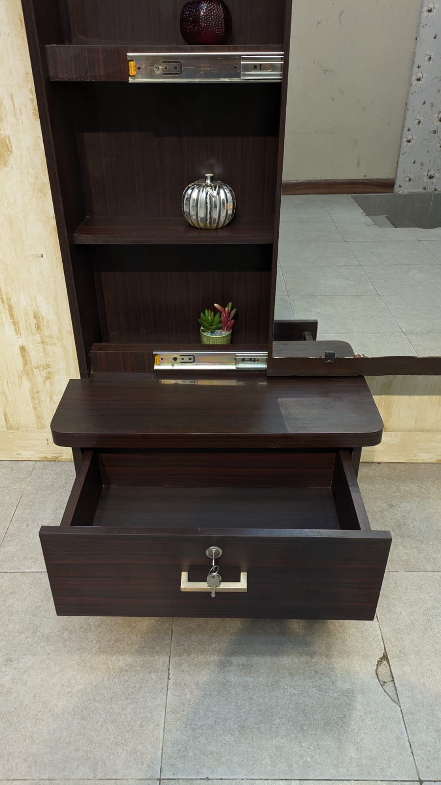 Beautiful Smart Dressing Table