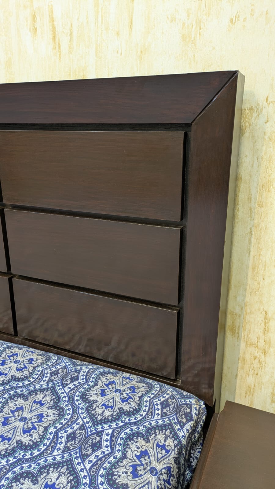 King Size Bed With 2 Side Tables