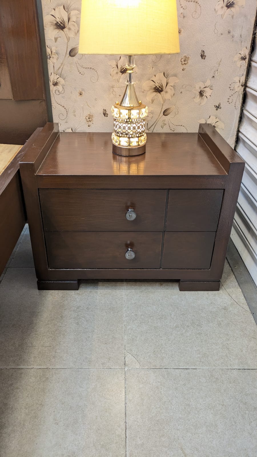 Pair Of Single Beds with 2 Side Tables