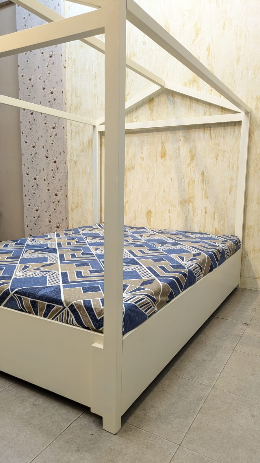 Queen Size Bed With Master Molty Foam Mattress