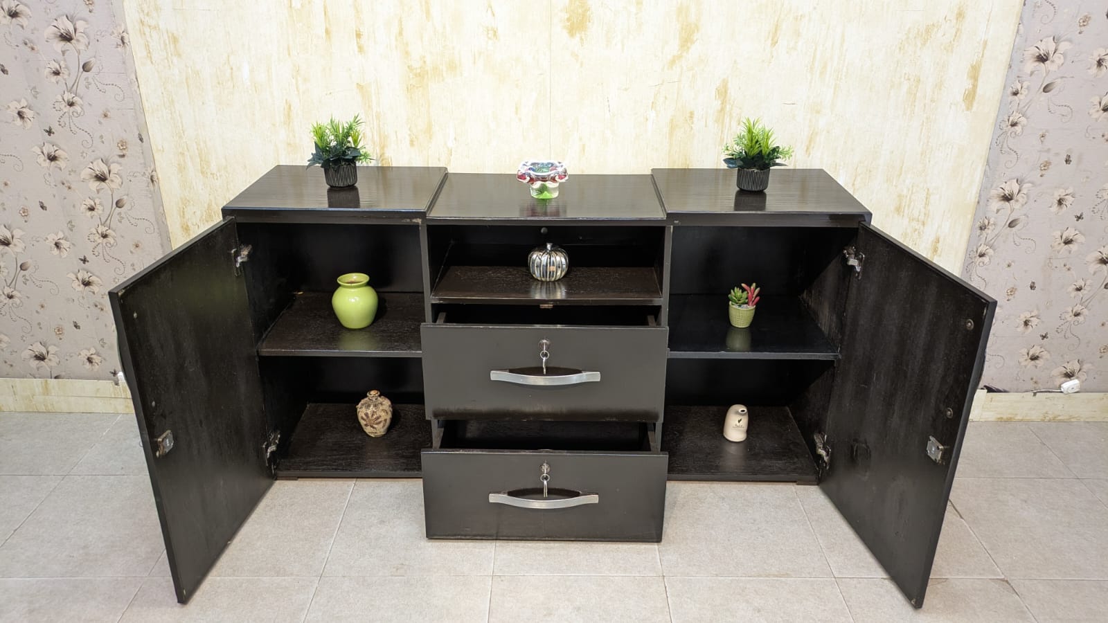 Elgent side Board