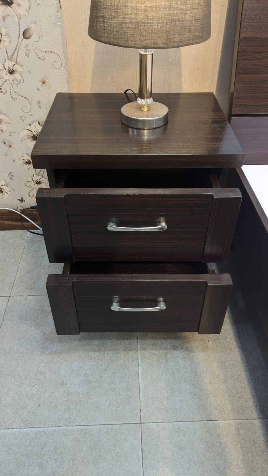 Queen Size Bed With 2 Side Tables