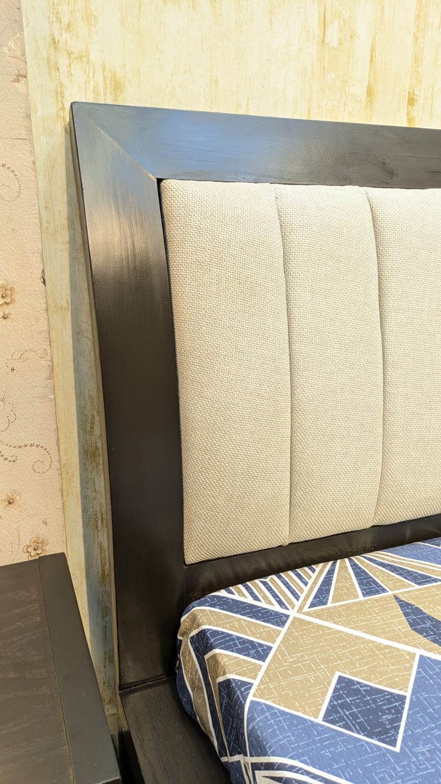 King Size Bed With 2 Side Tables
